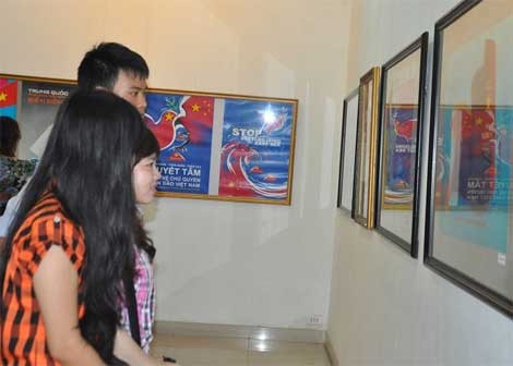 Outstanding posters on Vietnam’s sea, island sovereignty on display - ảnh 2
